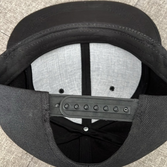 Outdoorsy Scene snapback hat. - Picture 6 of 6